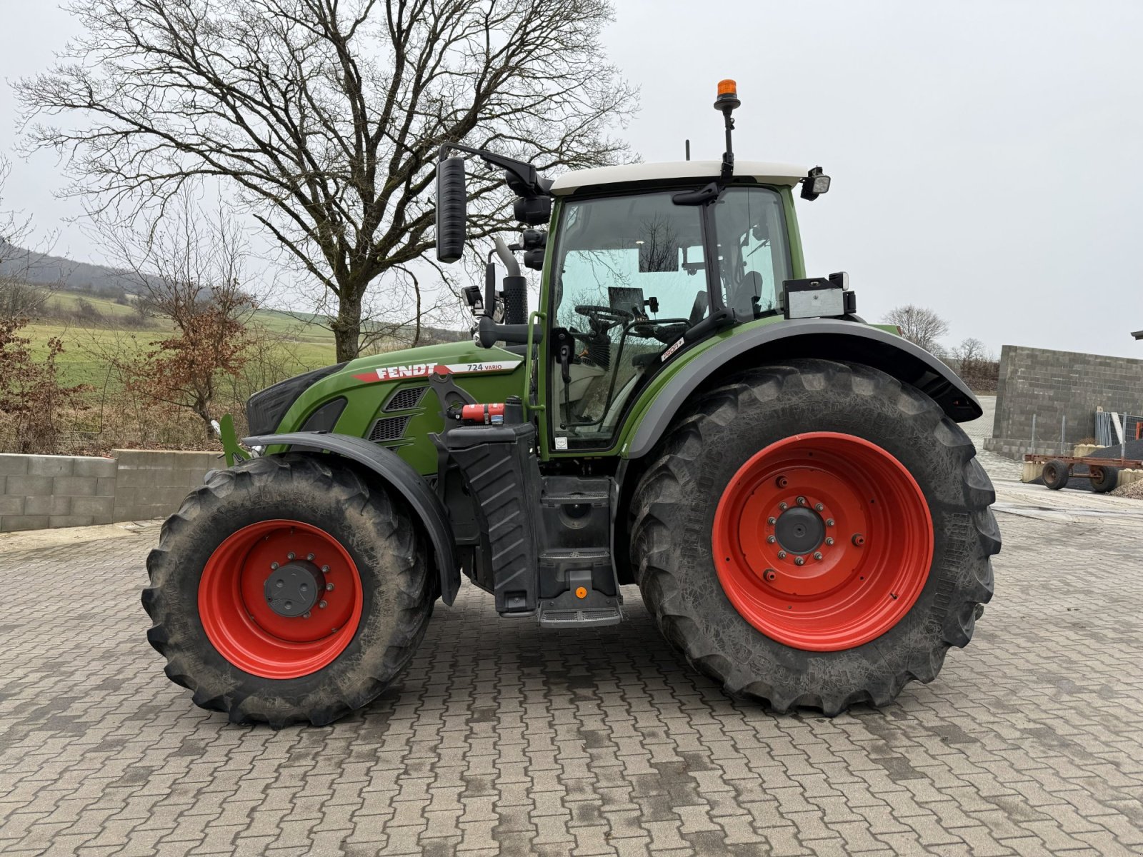 Traktor типа Fendt 724 Vario ProfiPlus, Gebrauchtmaschine в Büdingen (Фотография 2)