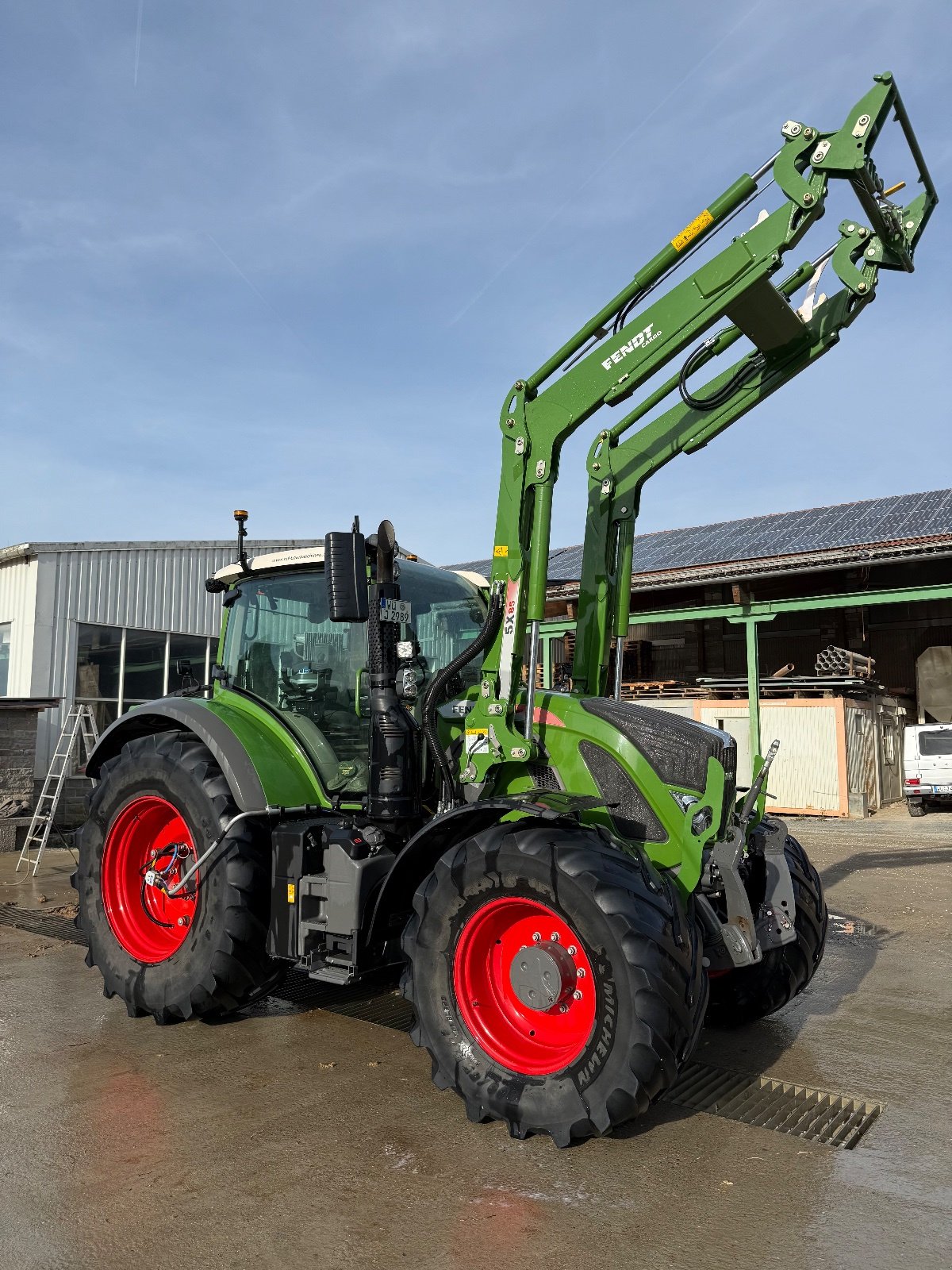 Traktor of the type Fendt 724 Vario ProfiPlus, Gebrauchtmaschine in Geroldshausen (Picture 2)
