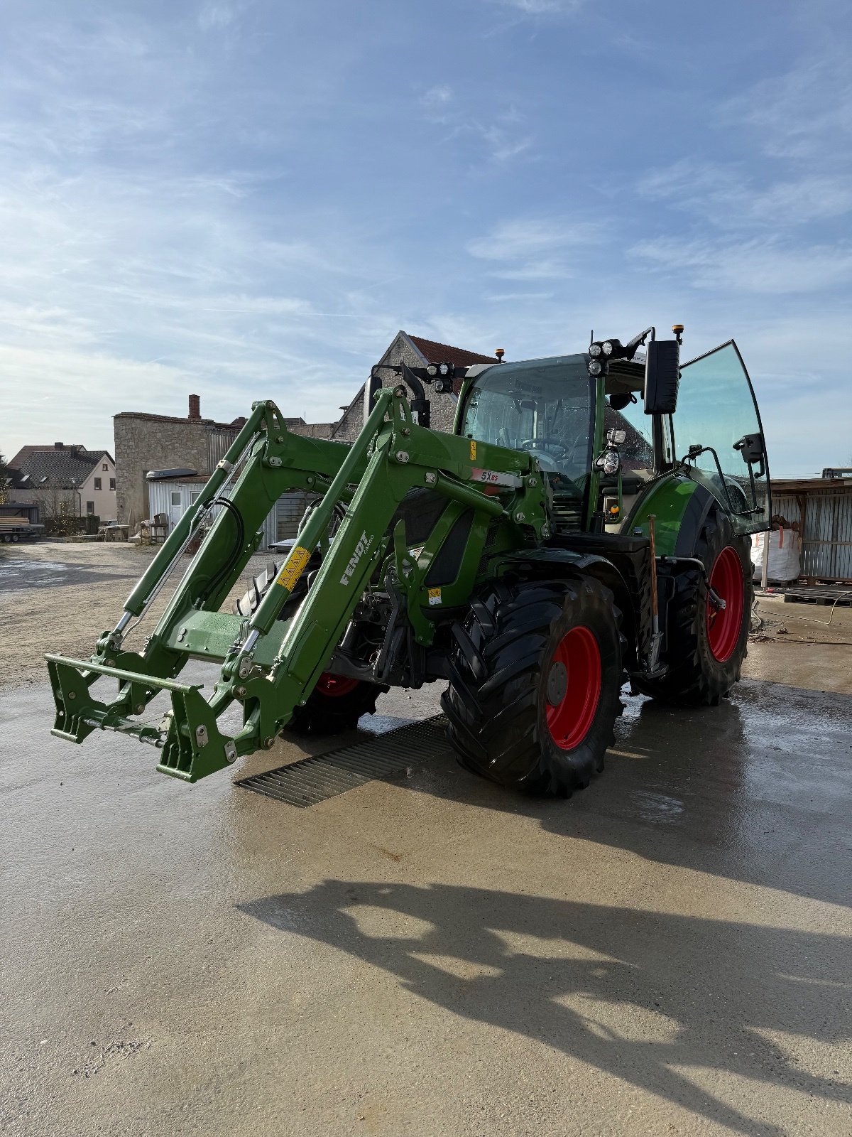 Traktor of the type Fendt 724 Vario ProfiPlus, Gebrauchtmaschine in Geroldshausen (Picture 10)