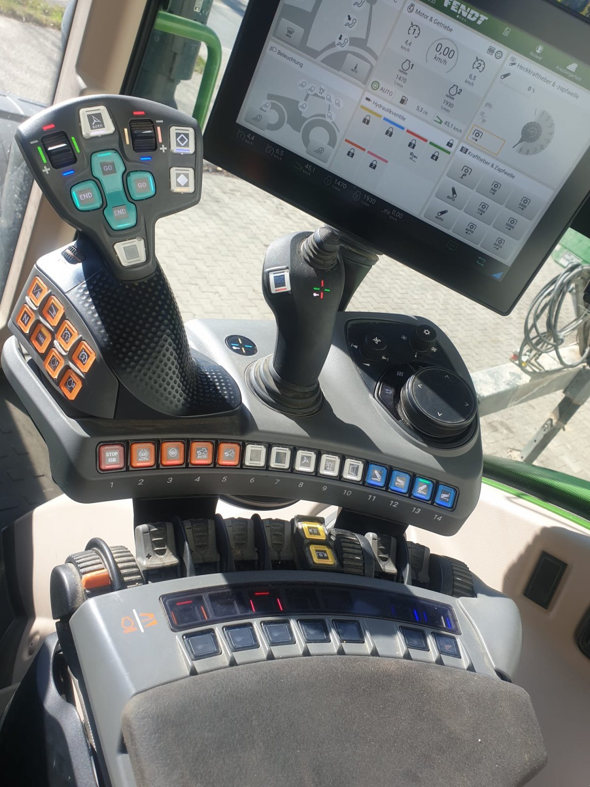 Traktor of the type Fendt 724 Vario ProfiPlus, Gebrauchtmaschine in Eichendorf (Picture 2)