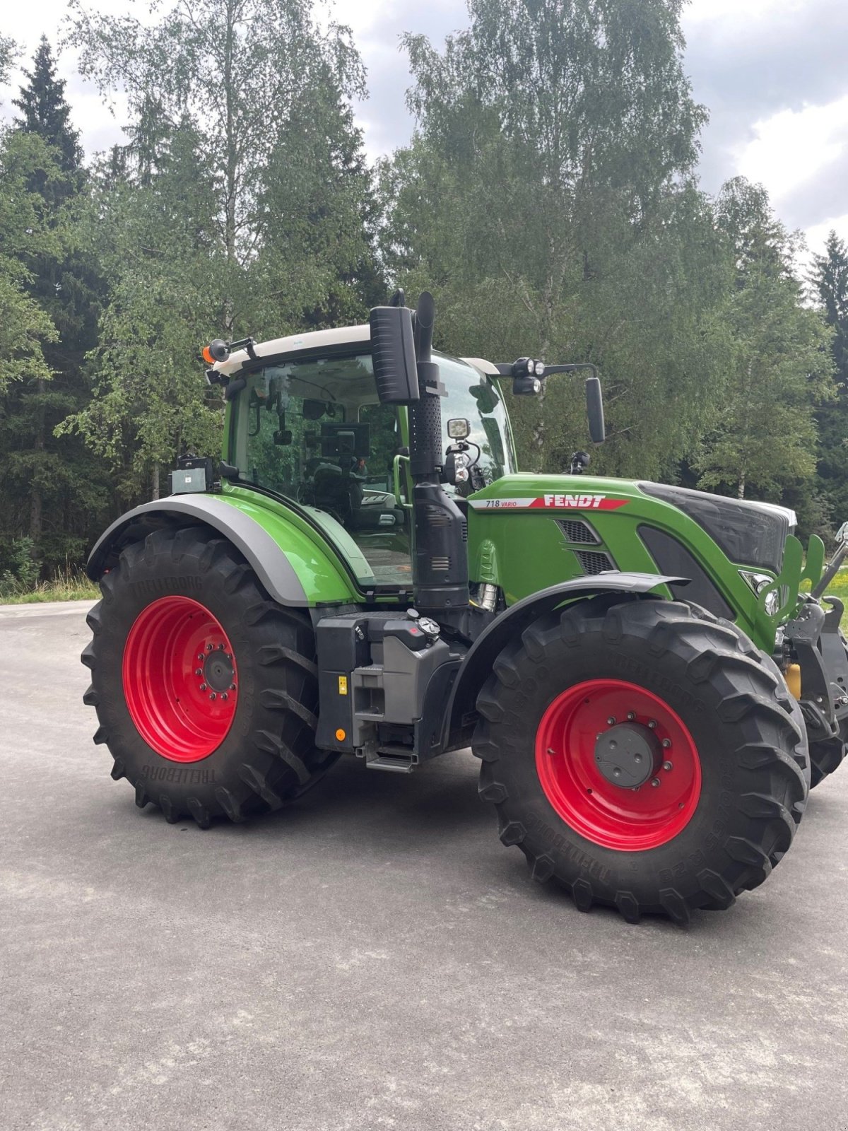 Traktor от тип Fendt 724 Vario ProfiPlus, Gebrauchtmaschine в Bidingen (Снимка 8)