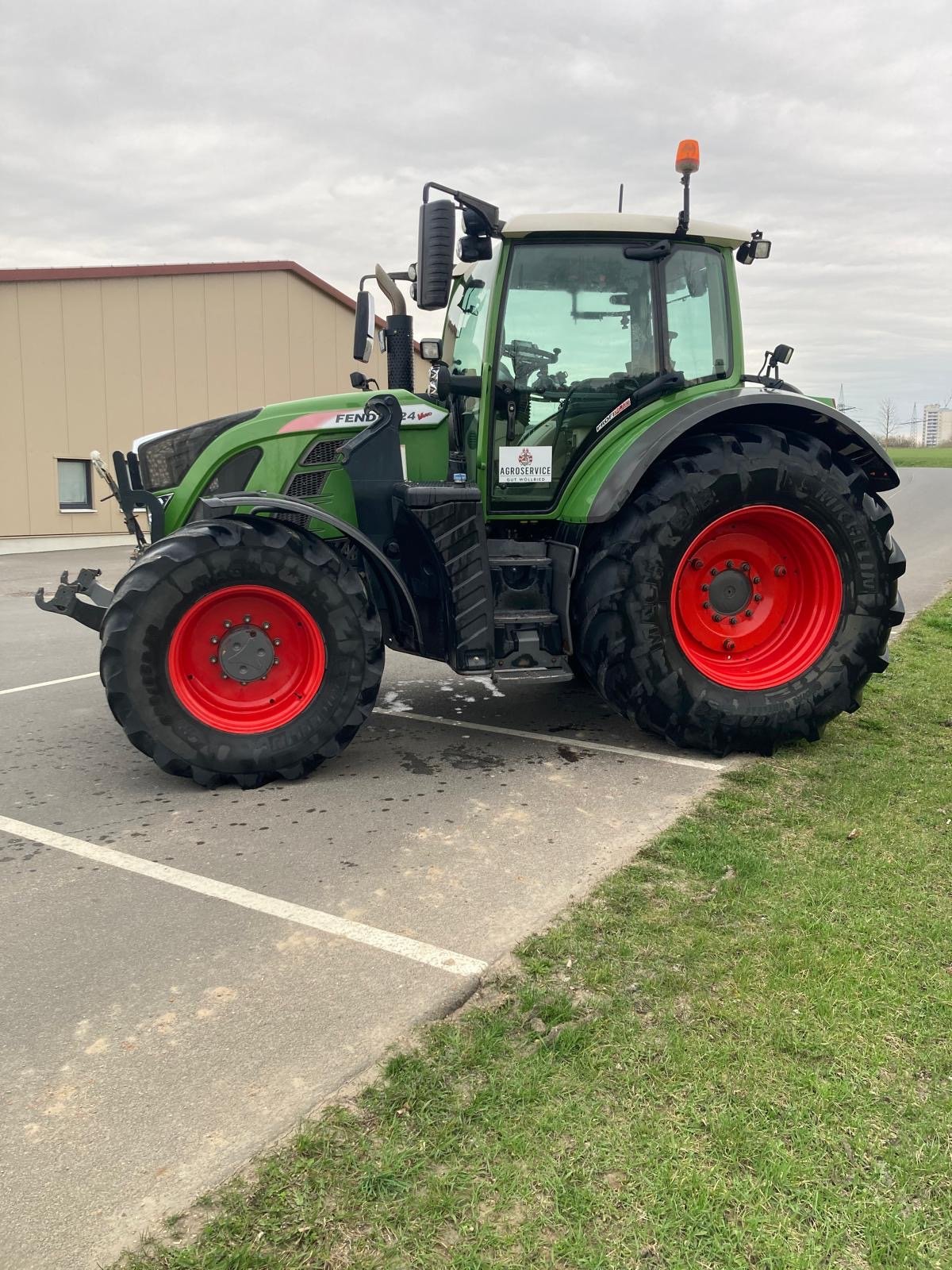 Traktor типа Fendt 724 Vario ProfiPlus, Gebrauchtmaschine в Kürnach (Фотография 1)