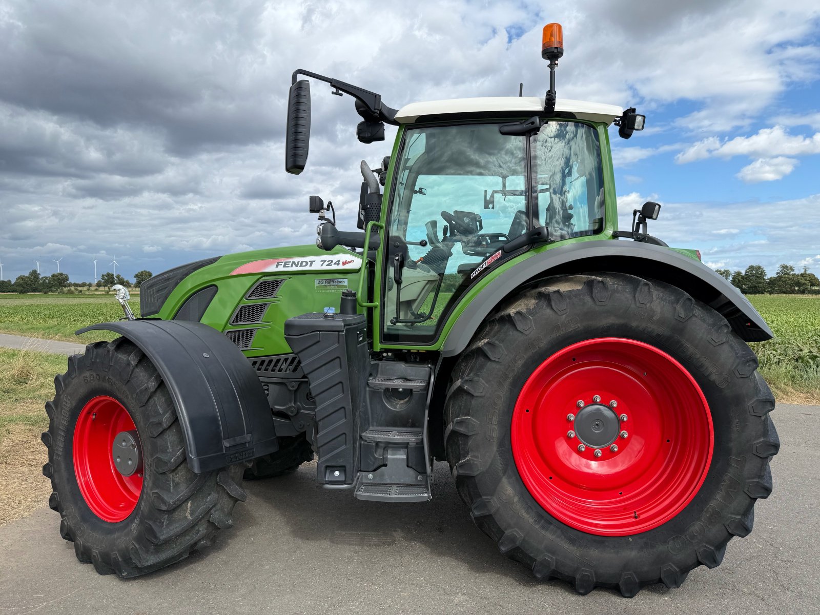 Traktor типа Fendt 724 Vario ProfiPlus, Gebrauchtmaschine в Harsum (Фотография 2)
