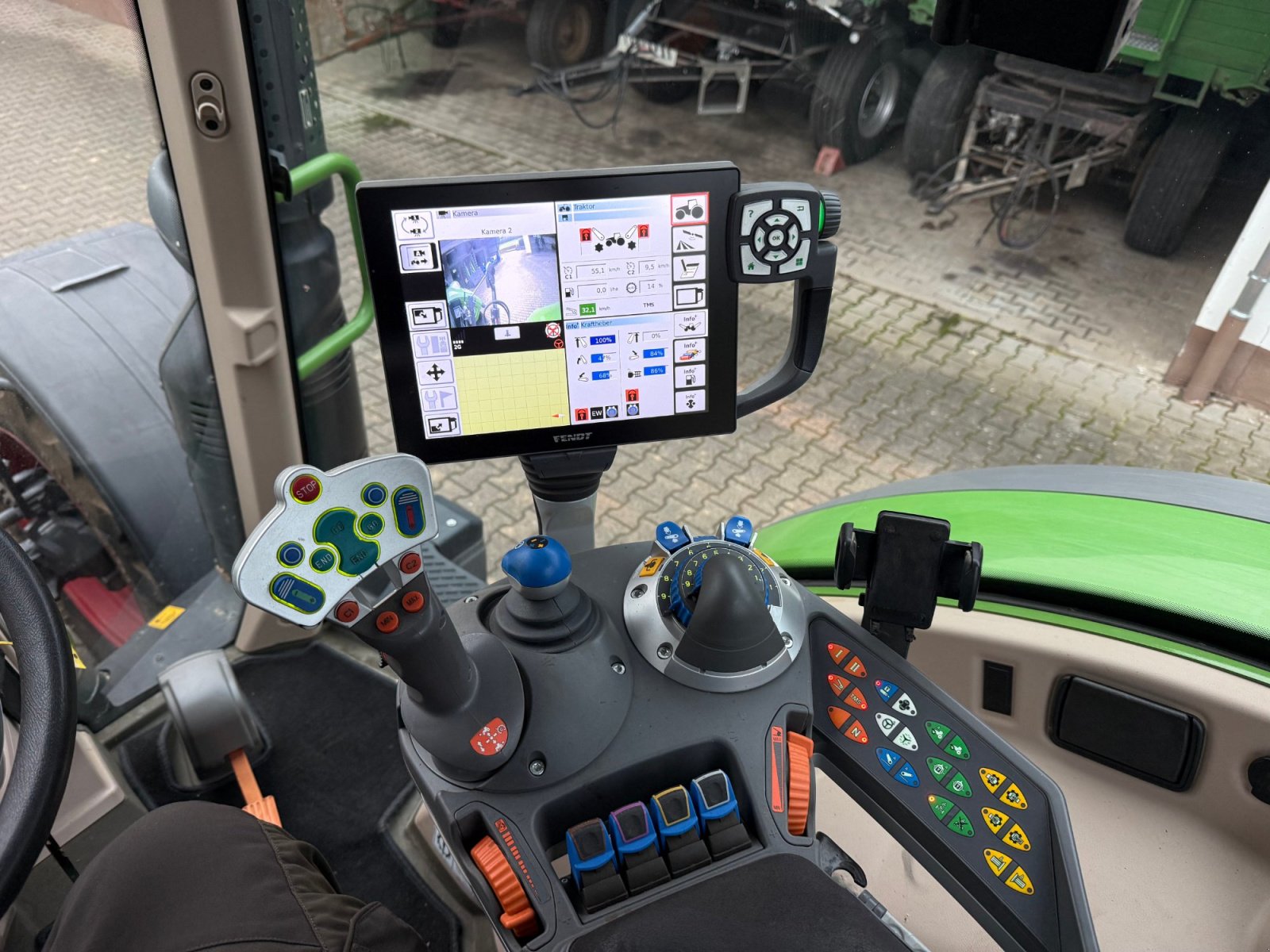 Traktor of the type Fendt 724 Vario ProfiPlus, Gebrauchtmaschine in Büdingen (Picture 3)