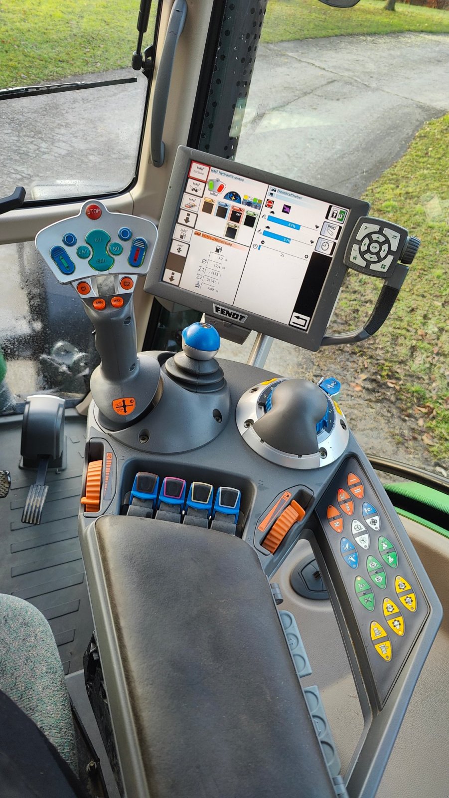 Traktor типа Fendt 724 Vario ProfiPlus, Gebrauchtmaschine в Eislingen (Фотография 9)