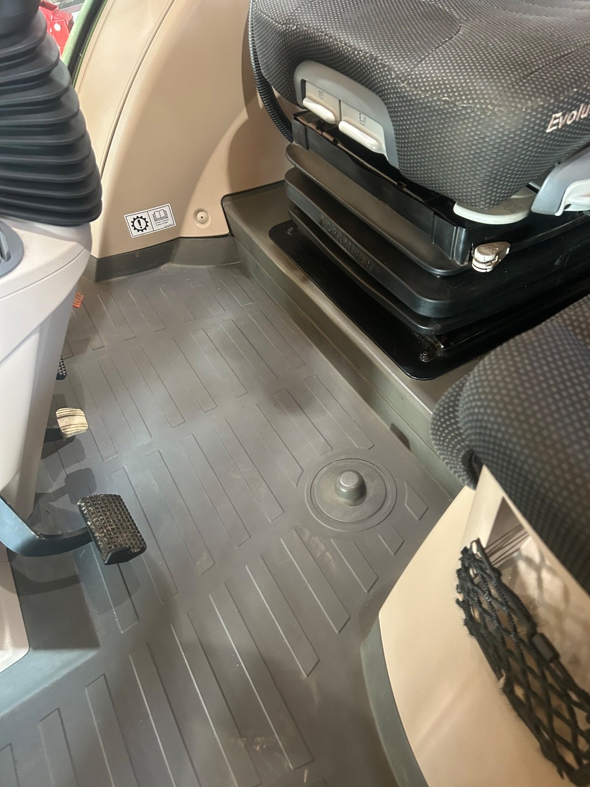 Traktor Türe ait Fendt 724 Vario ProfiPlus, Gebrauchtmaschine içinde Untergriesbach (resim 8)