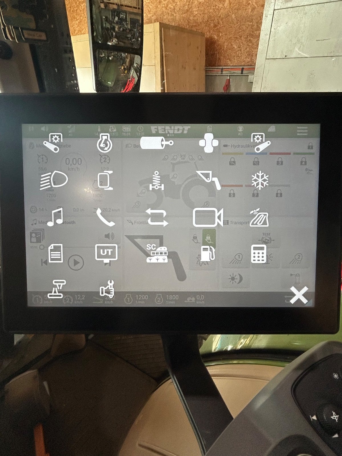 Traktor Türe ait Fendt 724 Vario ProfiPlus, Gebrauchtmaschine içinde Untergriesbach (resim 15)