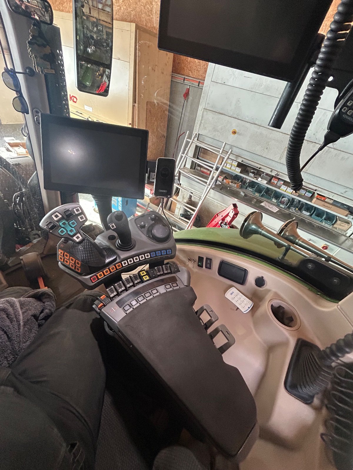 Traktor Türe ait Fendt 724 Vario ProfiPlus, Gebrauchtmaschine içinde Untergriesbach (resim 20)