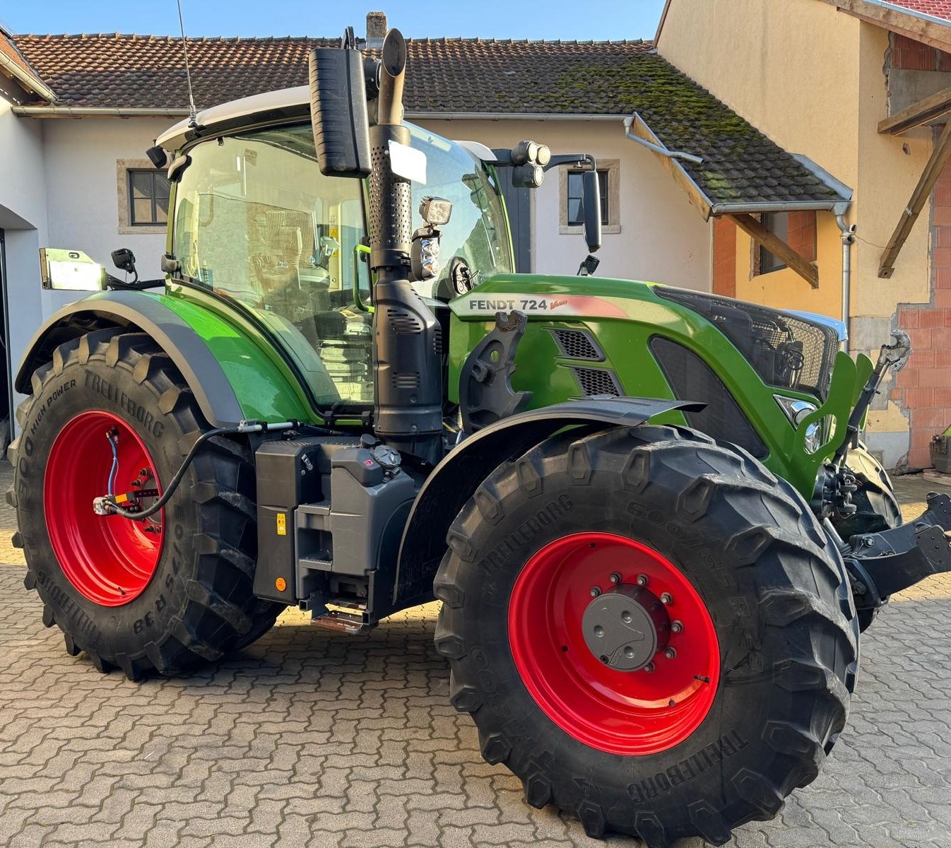 Traktor типа Fendt 724 Vario ProfiPlus, Gebrauchtmaschine в Gaukönigshofen (Фотография 1)