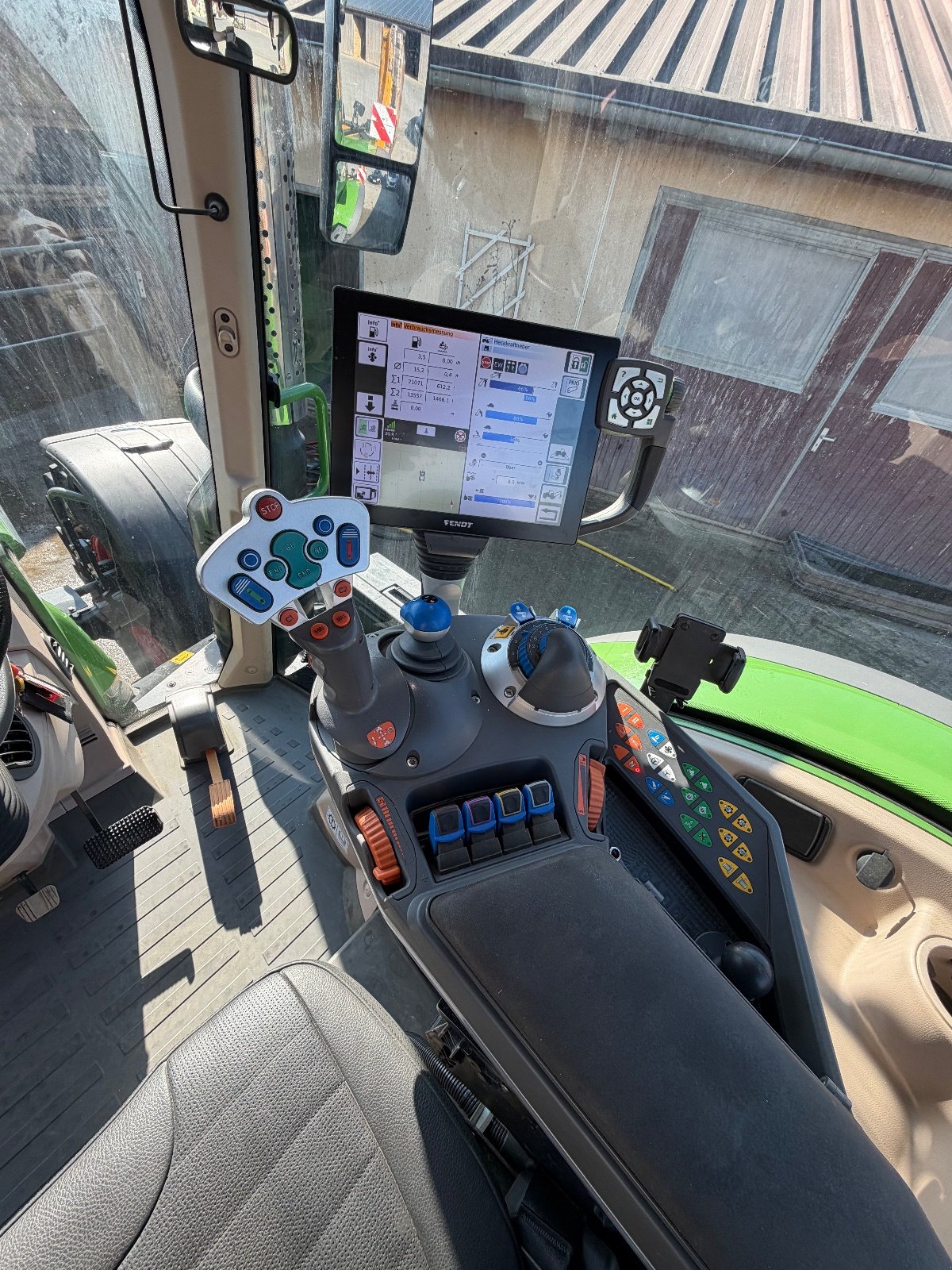 Traktor Türe ait Fendt 724 Vario ProfiPlus, Gebrauchtmaschine içinde Litzendorf  (resim 15)