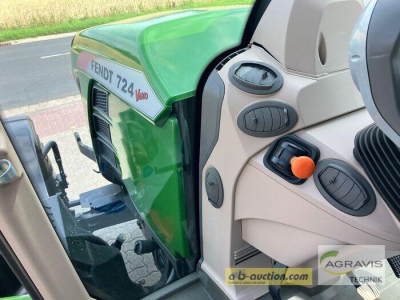 Traktor типа Fendt 724 VARIO S4 Profi Plus, Gebrauchtmaschine в Barsinghausen-Göxe (Фотография 11)
