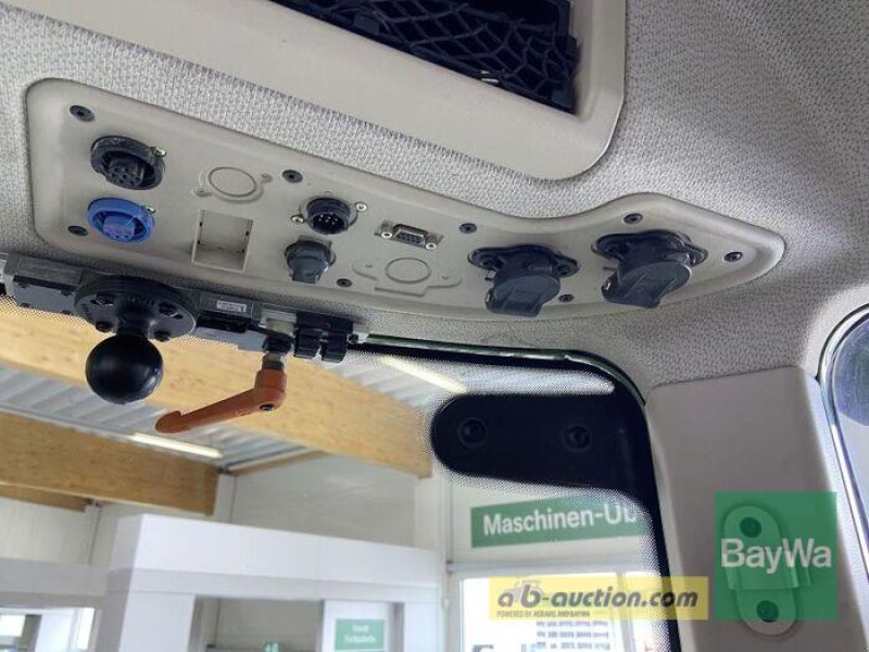 Traktor of the type Fendt 724 VARIO S4 PROFI PLUS, Gebrauchtmaschine in Bamberg (Picture 9)