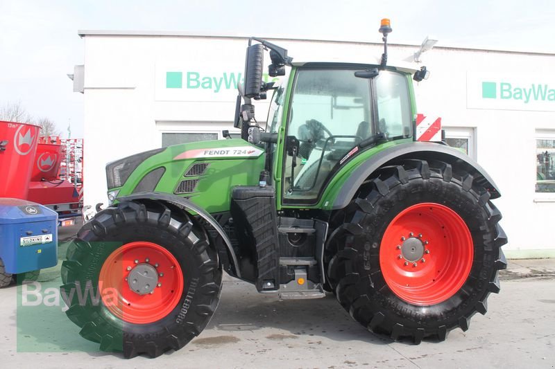 Traktor des Typs Fendt 724 VARIO S4 PROFI PLUS, Gebrauchtmaschine in Straubing (Bild 1)