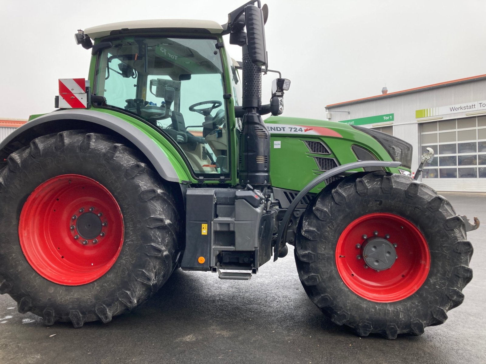 Traktor типа Fendt 724 Vario S4 Profi Plus, Gebrauchtmaschine в Wülfershausen an der Saale (Фотография 4)