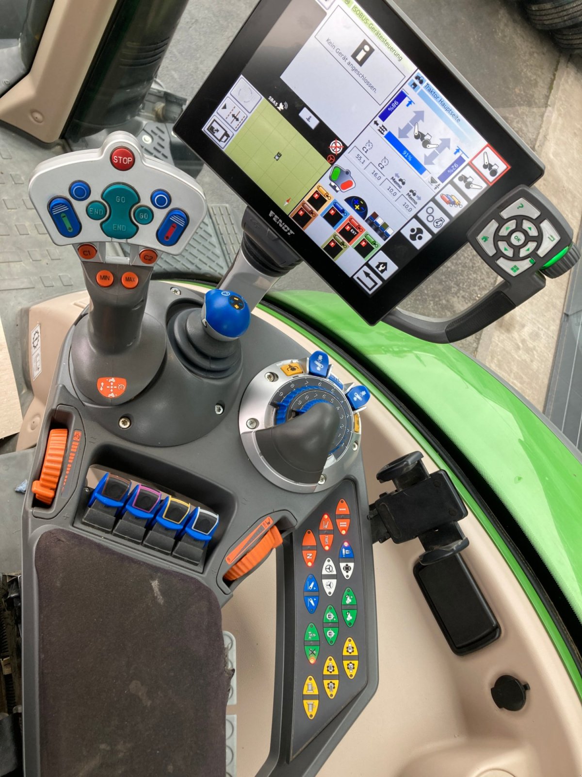Traktor типа Fendt 724 Vario S4 Profi Plus, Gebrauchtmaschine в Wülfershausen an der Saale (Фотография 18)