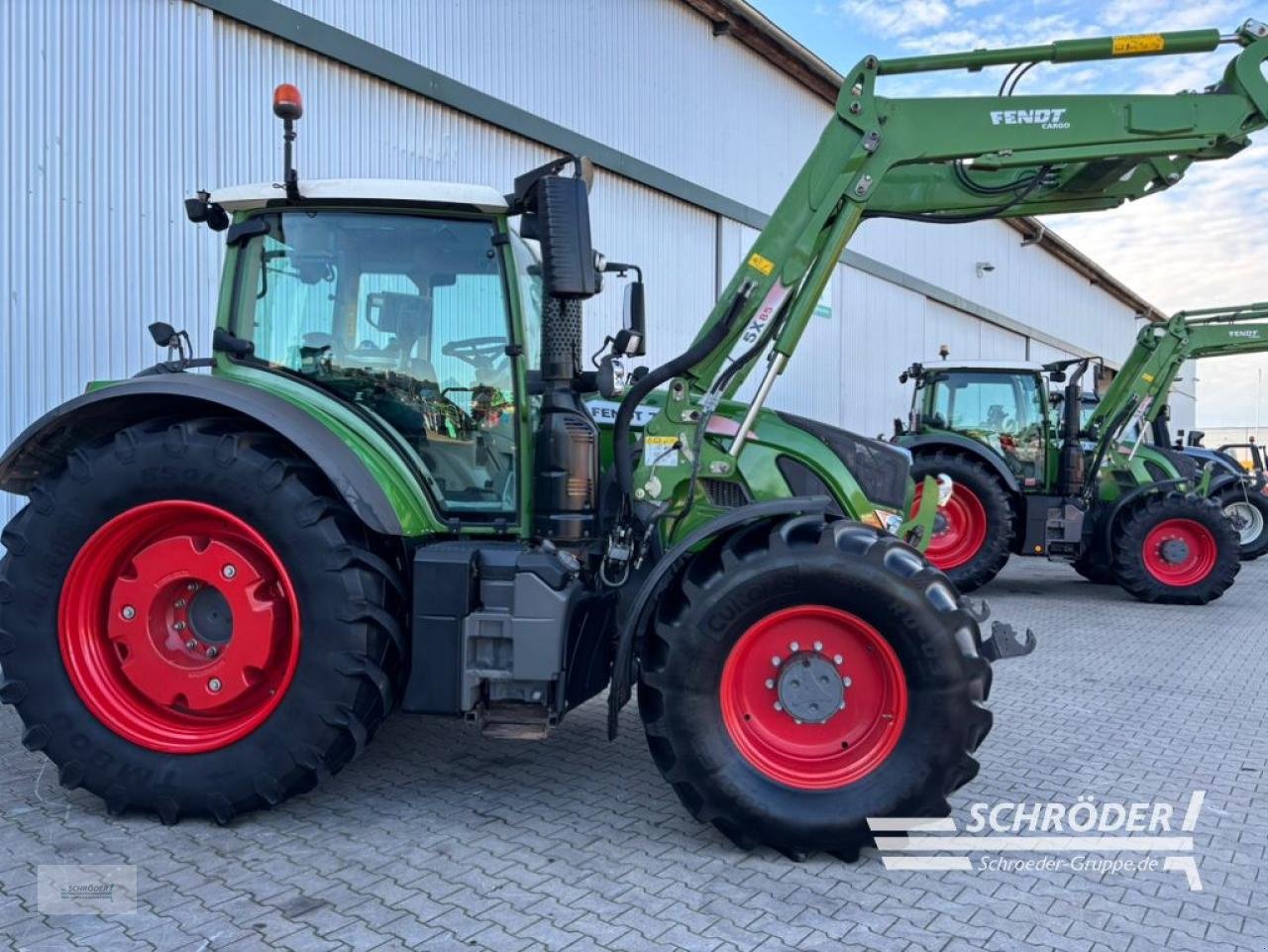 Traktor типа Fendt 724 VARIO S4 PROFI PLUS, Gebrauchtmaschine в Wildeshausen (Фотография 2)