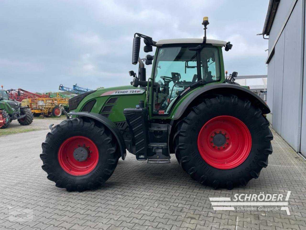 Traktor типа Fendt 724 VARIO S4 PROFI PLUS, Gebrauchtmaschine в Wildeshausen (Фотография 5)