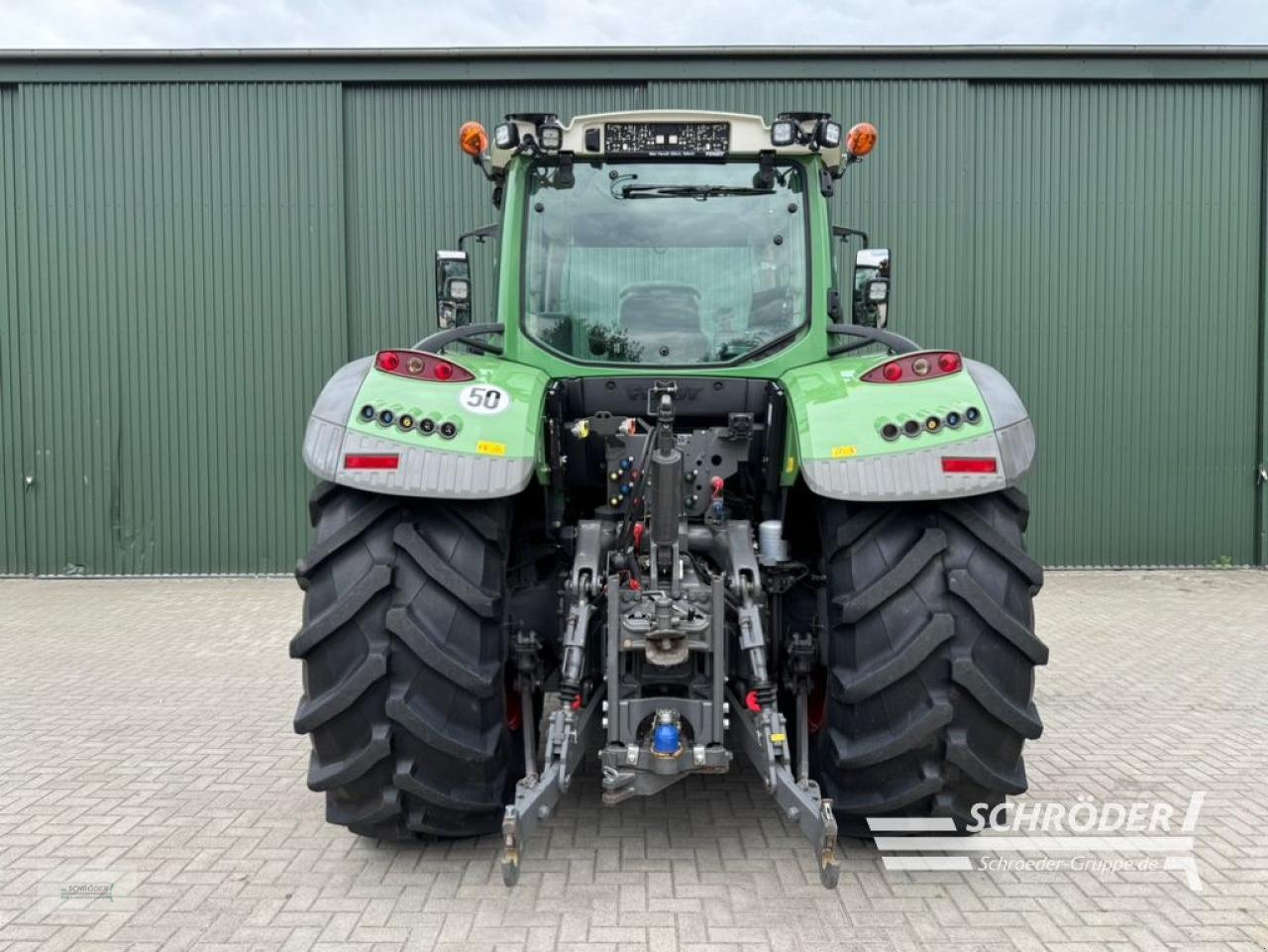 Traktor des Typs Fendt 724 VARIO S4 PROFI PLUS, Gebrauchtmaschine in Twistringen (Bild 4)