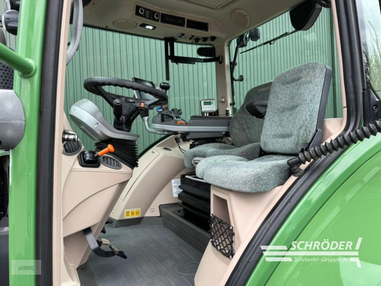 Traktor des Typs Fendt 724 VARIO S4 PROFI PLUS, Gebrauchtmaschine in Twistringen (Bild 17)