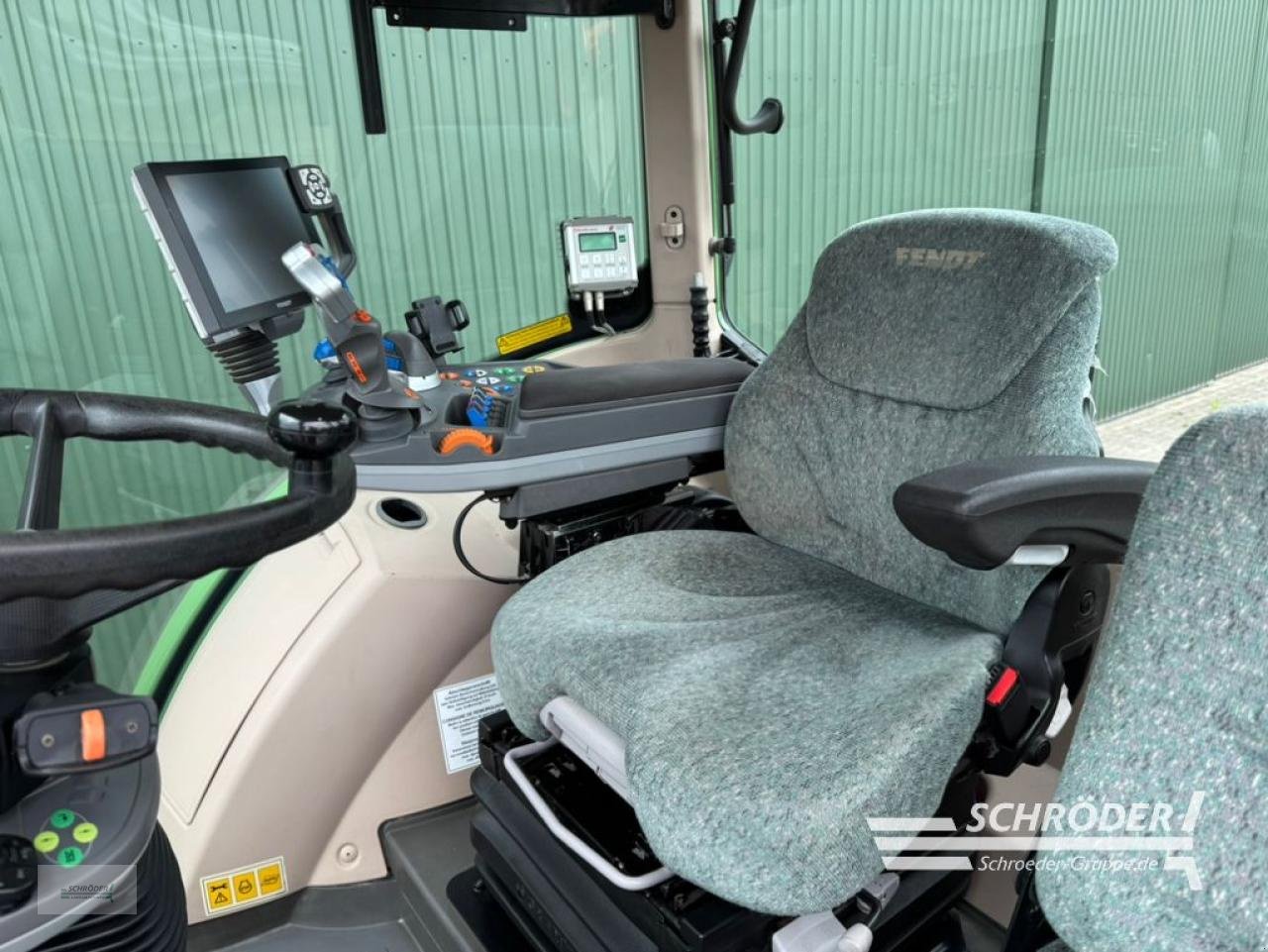 Traktor des Typs Fendt 724 VARIO S4 PROFI PLUS, Gebrauchtmaschine in Twistringen (Bild 19)