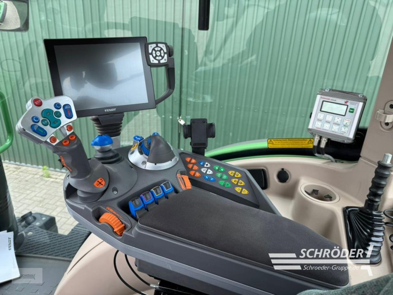 Traktor des Typs Fendt 724 VARIO S4 PROFI PLUS, Gebrauchtmaschine in Twistringen (Bild 20)