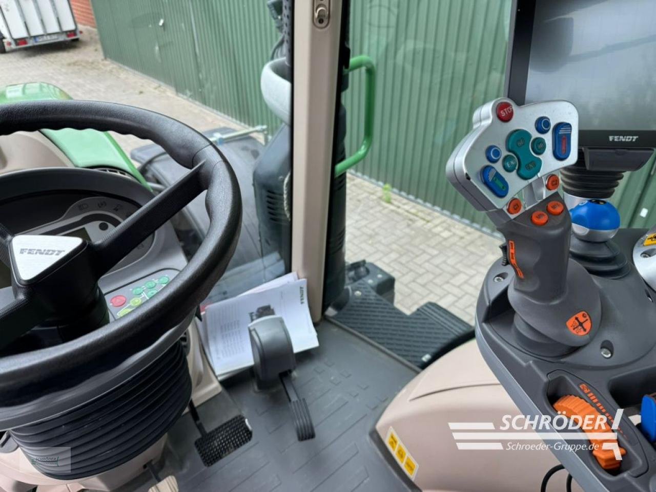 Traktor des Typs Fendt 724 VARIO S4 PROFI PLUS, Gebrauchtmaschine in Twistringen (Bild 21)