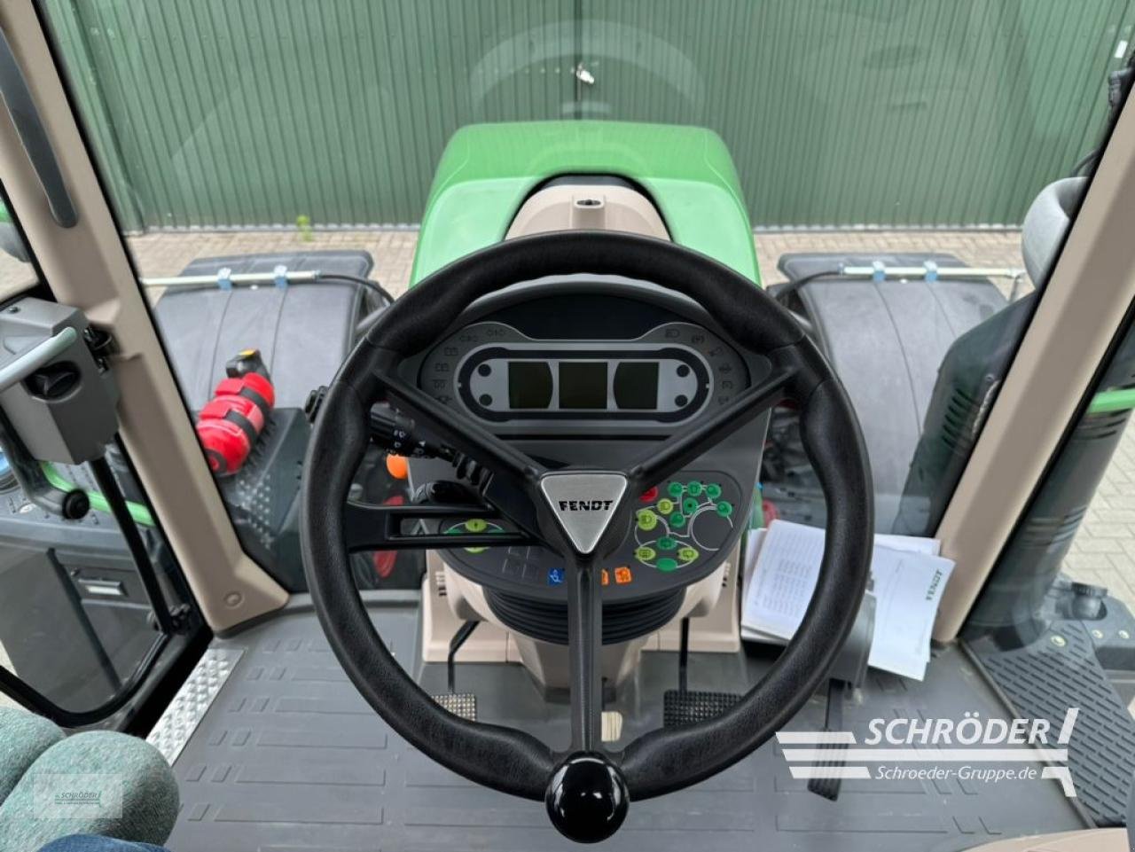 Traktor des Typs Fendt 724 VARIO S4 PROFI PLUS, Gebrauchtmaschine in Twistringen (Bild 22)