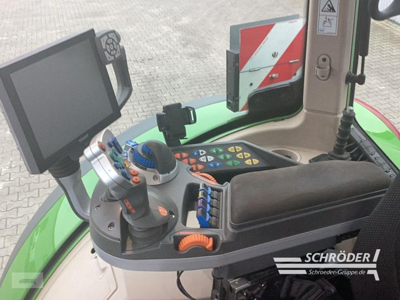 Traktor типа Fendt 724 VARIO S4 PROFI PLUS, Gebrauchtmaschine в Lastrup (Фотография 5)