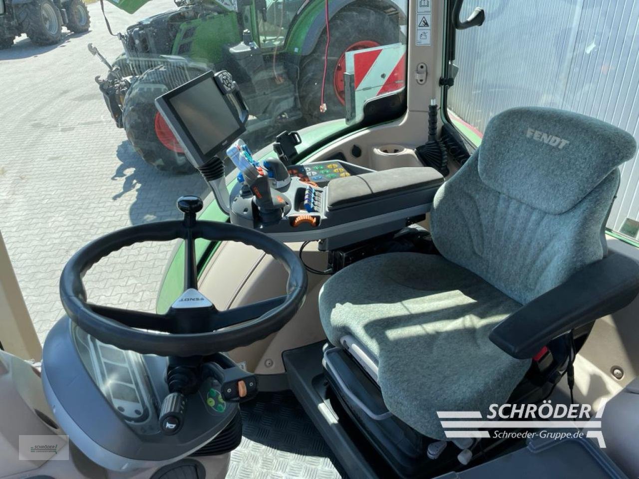 Traktor tipa Fendt 724 VARIO S4 PROFI PLUS, Gebrauchtmaschine u Wildeshausen (Slika 17)