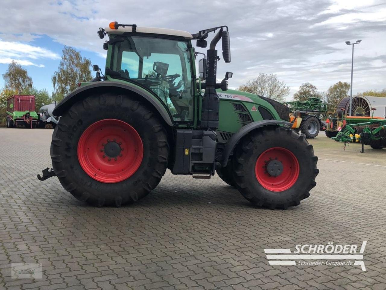 Traktor типа Fendt 724 VARIO S4 PROFI PLUS, Gebrauchtmaschine в Ahlerstedt (Фотография 8)
