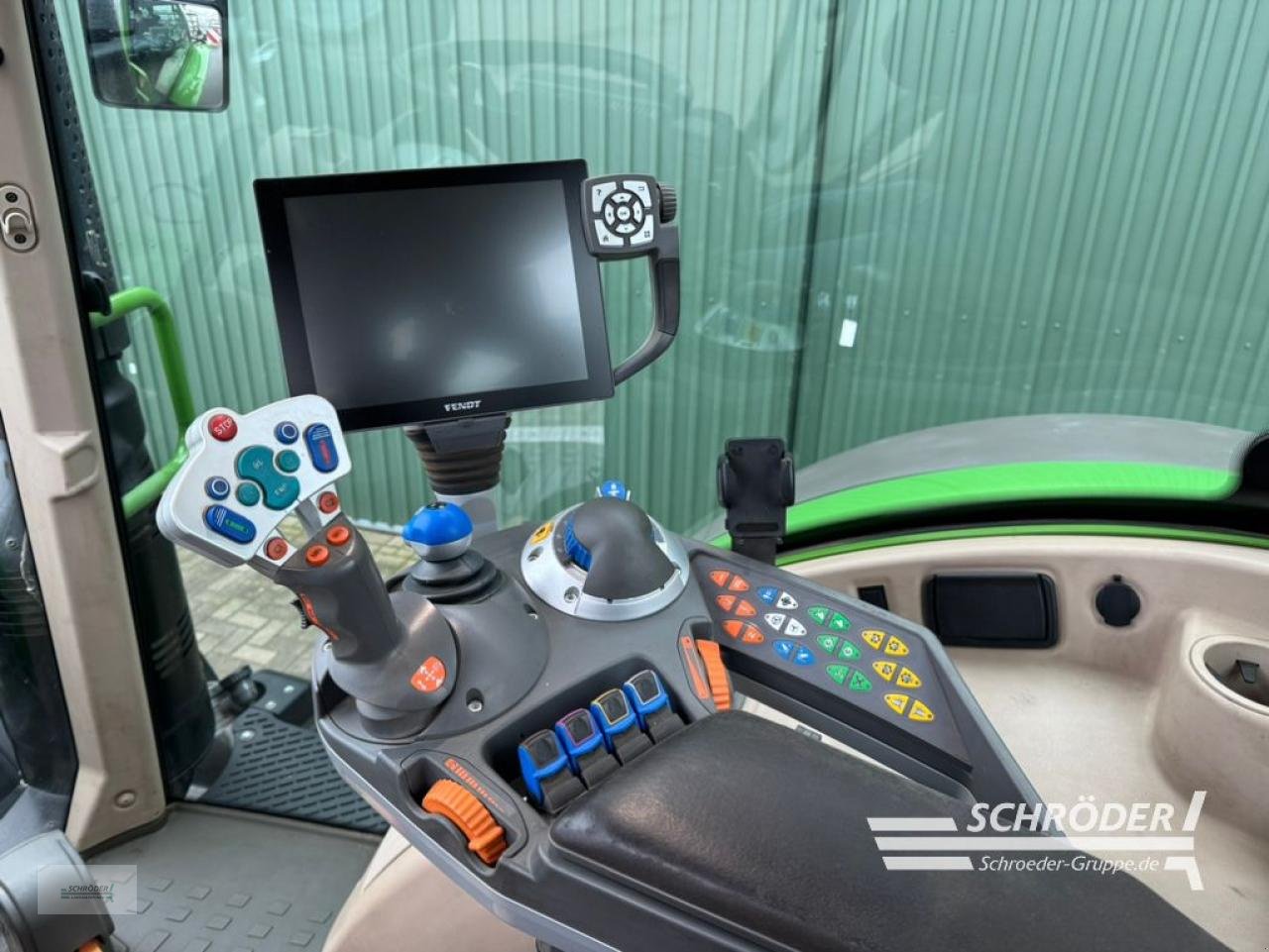 Traktor des Typs Fendt 724 VARIO S4 PROFI PLUS, Gebrauchtmaschine in Twistringen (Bild 2)