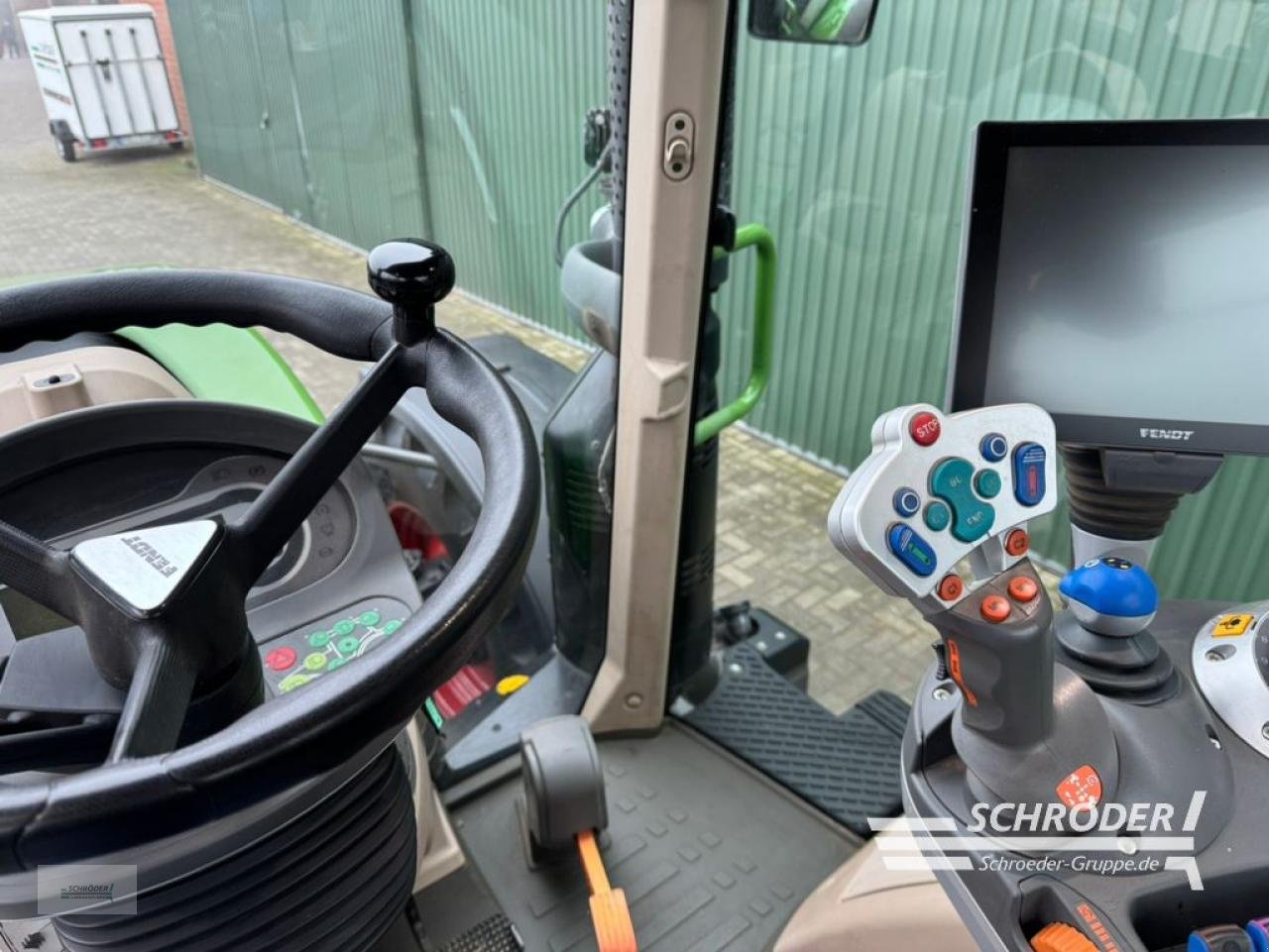 Traktor des Typs Fendt 724 VARIO S4 PROFI PLUS, Gebrauchtmaschine in Twistringen (Bild 3)