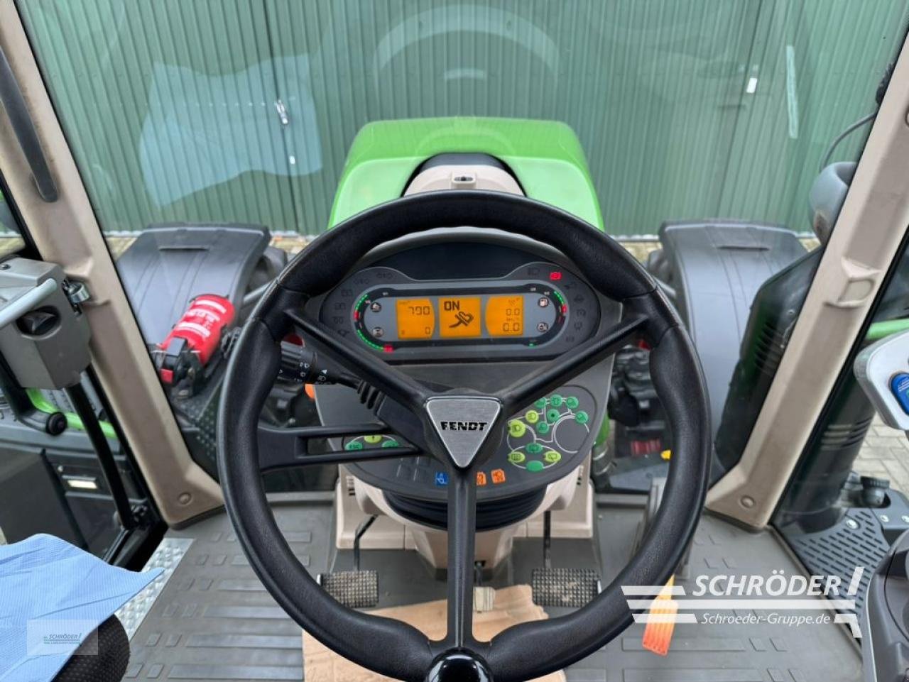 Traktor des Typs Fendt 724 VARIO S4 PROFI PLUS, Gebrauchtmaschine in Twistringen (Bild 4)