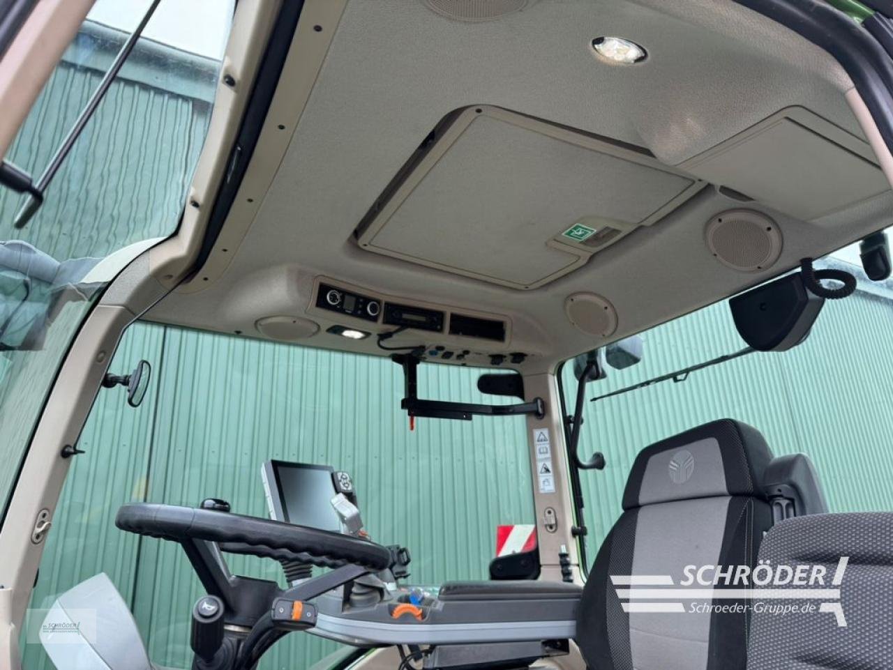 Traktor des Typs Fendt 724 VARIO S4 PROFI PLUS, Gebrauchtmaschine in Twistringen (Bild 25)