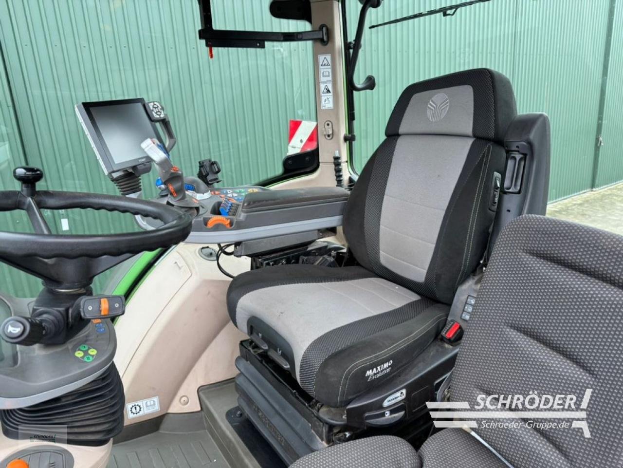 Traktor des Typs Fendt 724 VARIO S4 PROFI PLUS, Gebrauchtmaschine in Twistringen (Bild 26)