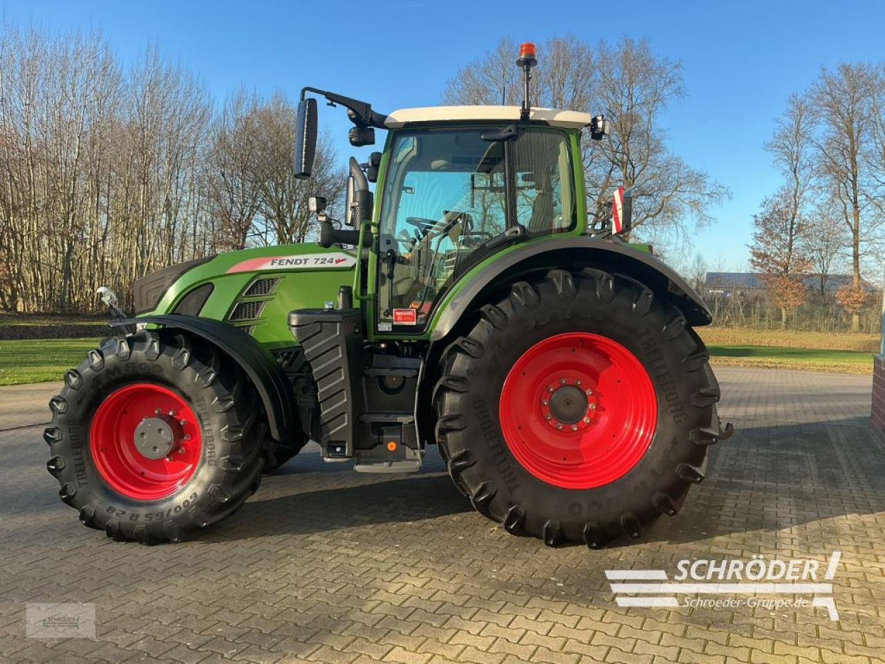 Traktor of the type Fendt 724 VARIO S4 PROFI PLUS, Gebrauchtmaschine in Lastrup (Picture 5)