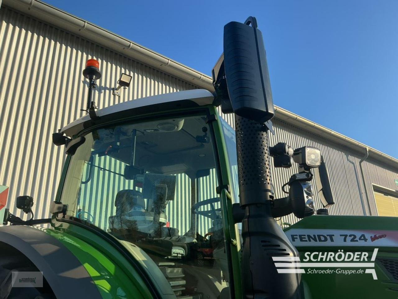 Traktor of the type Fendt 724 VARIO S4 PROFI PLUS, Gebrauchtmaschine in Lastrup (Picture 11)