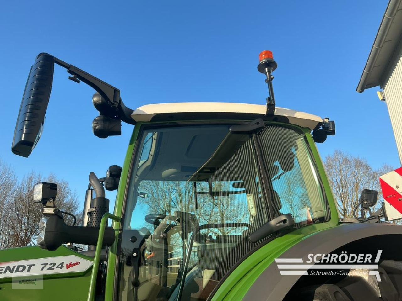 Traktor of the type Fendt 724 VARIO S4 PROFI PLUS, Gebrauchtmaschine in Lastrup (Picture 19)