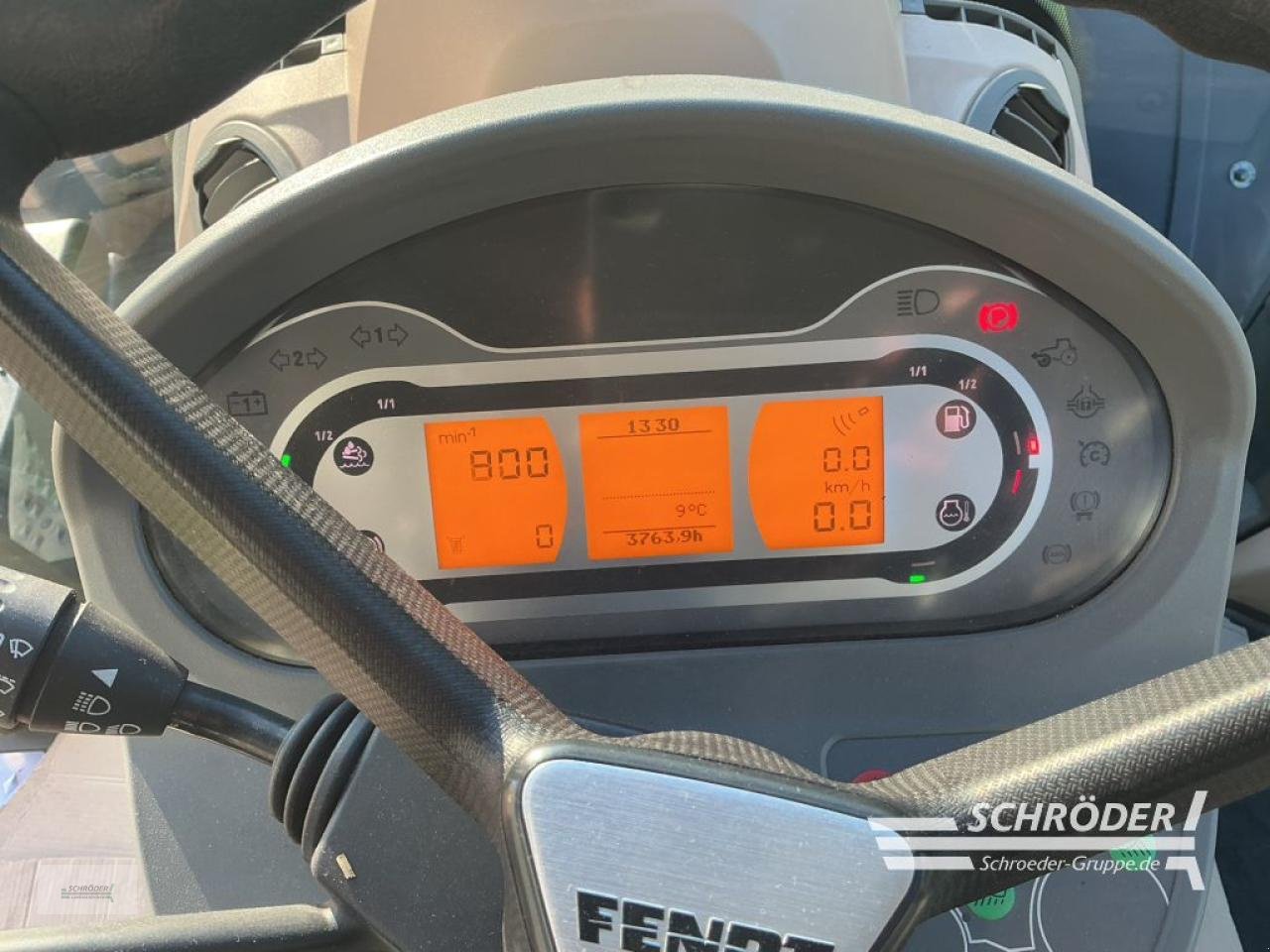 Traktor of the type Fendt 724 VARIO S4 PROFI PLUS, Gebrauchtmaschine in Lastrup (Picture 22)