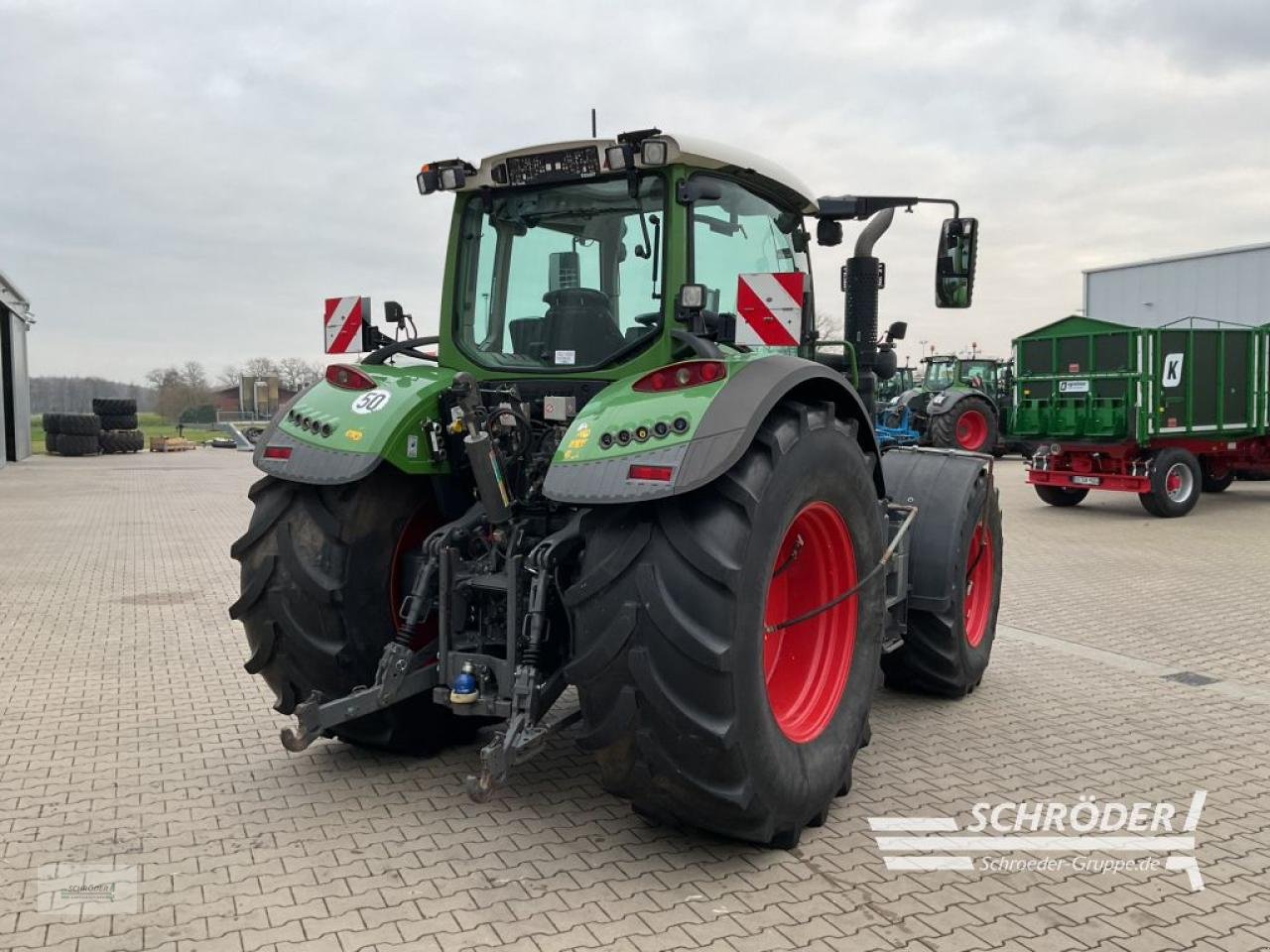 Traktor des Typs Fendt 724 VARIO S4 PROFI PLUS, Gebrauchtmaschine in Holdorf (Bild 2)