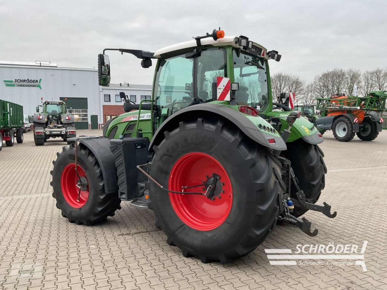 Traktor des Typs Fendt 724 VARIO S4 PROFI PLUS, Gebrauchtmaschine in Holdorf (Bild 3)