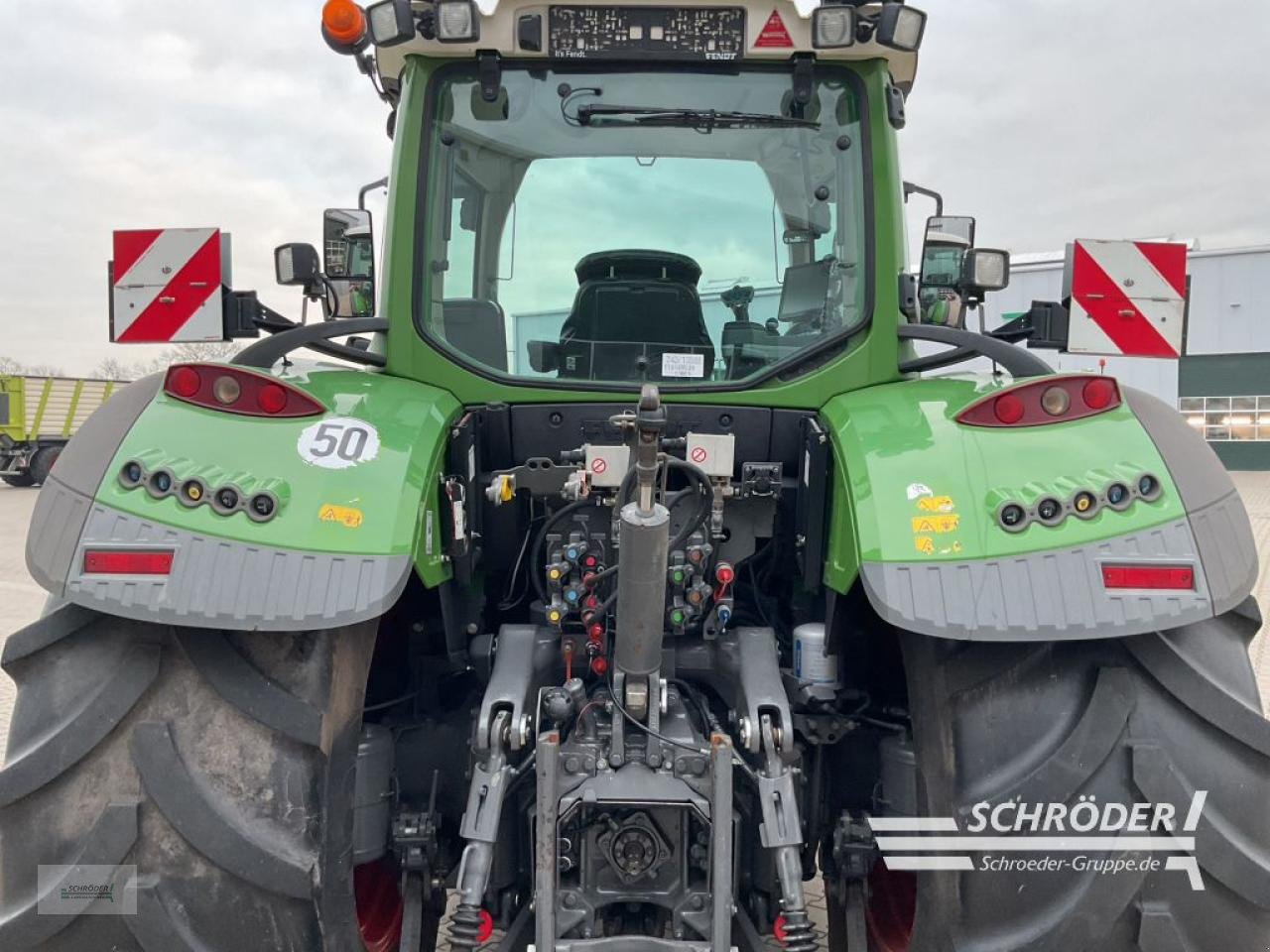 Traktor des Typs Fendt 724 VARIO S4 PROFI PLUS, Gebrauchtmaschine in Holdorf (Bild 8)