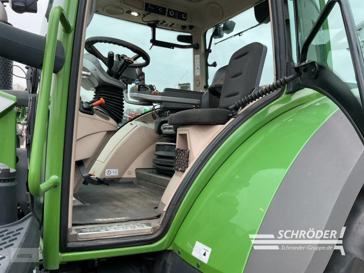 Traktor des Typs Fendt 724 VARIO S4 PROFI PLUS, Gebrauchtmaschine in Holdorf (Bild 13)