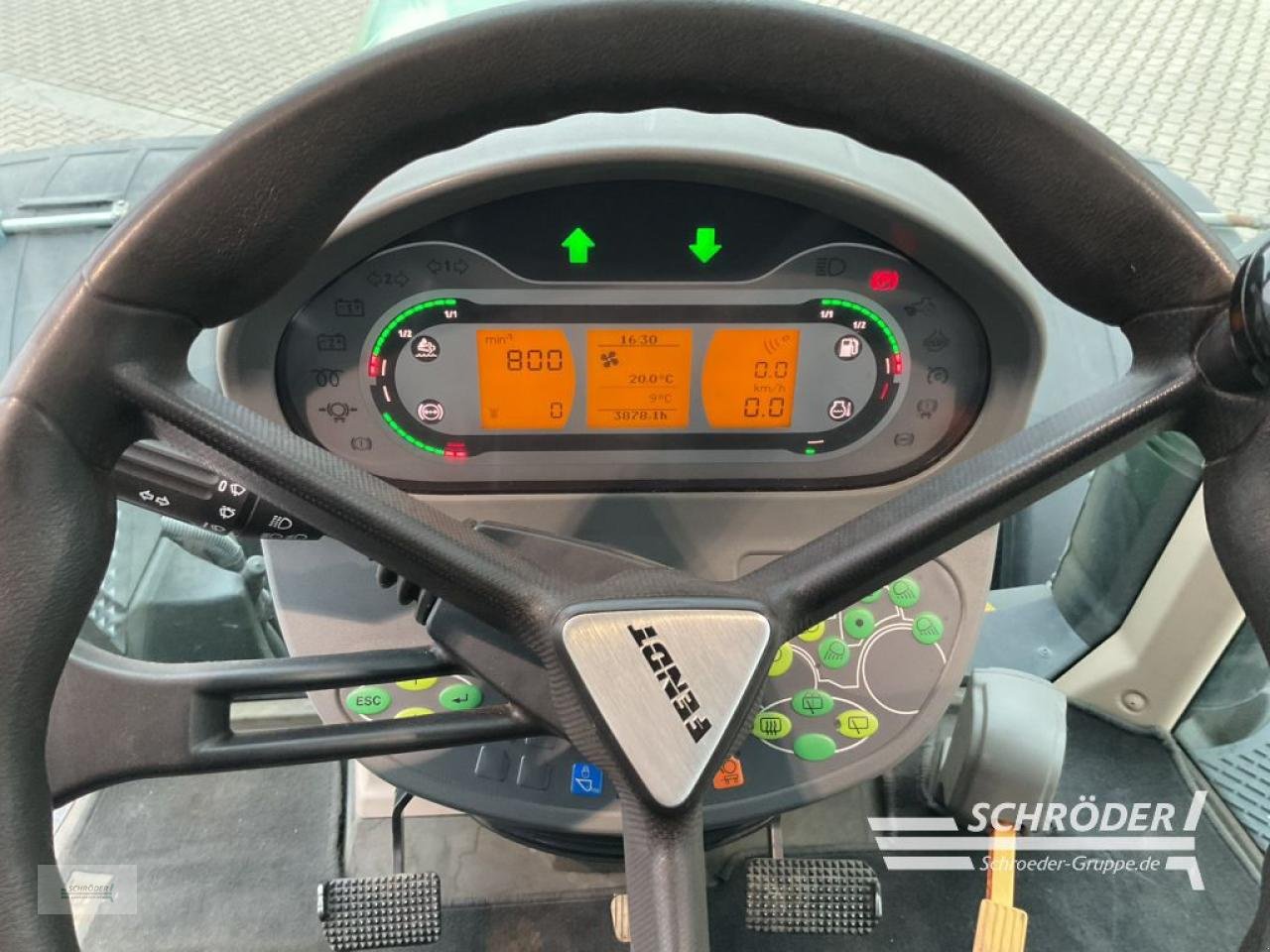 Traktor des Typs Fendt 724 VARIO S4 PROFI PLUS, Gebrauchtmaschine in Holdorf (Bild 17)