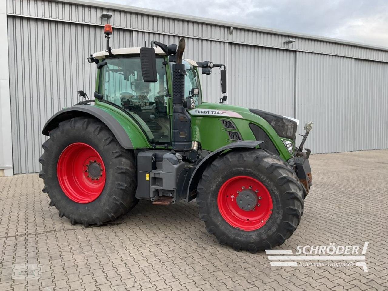 Traktor des Typs Fendt 724 VARIO S4 PROFI PLUS, Gebrauchtmaschine in Holdorf (Bild 1)