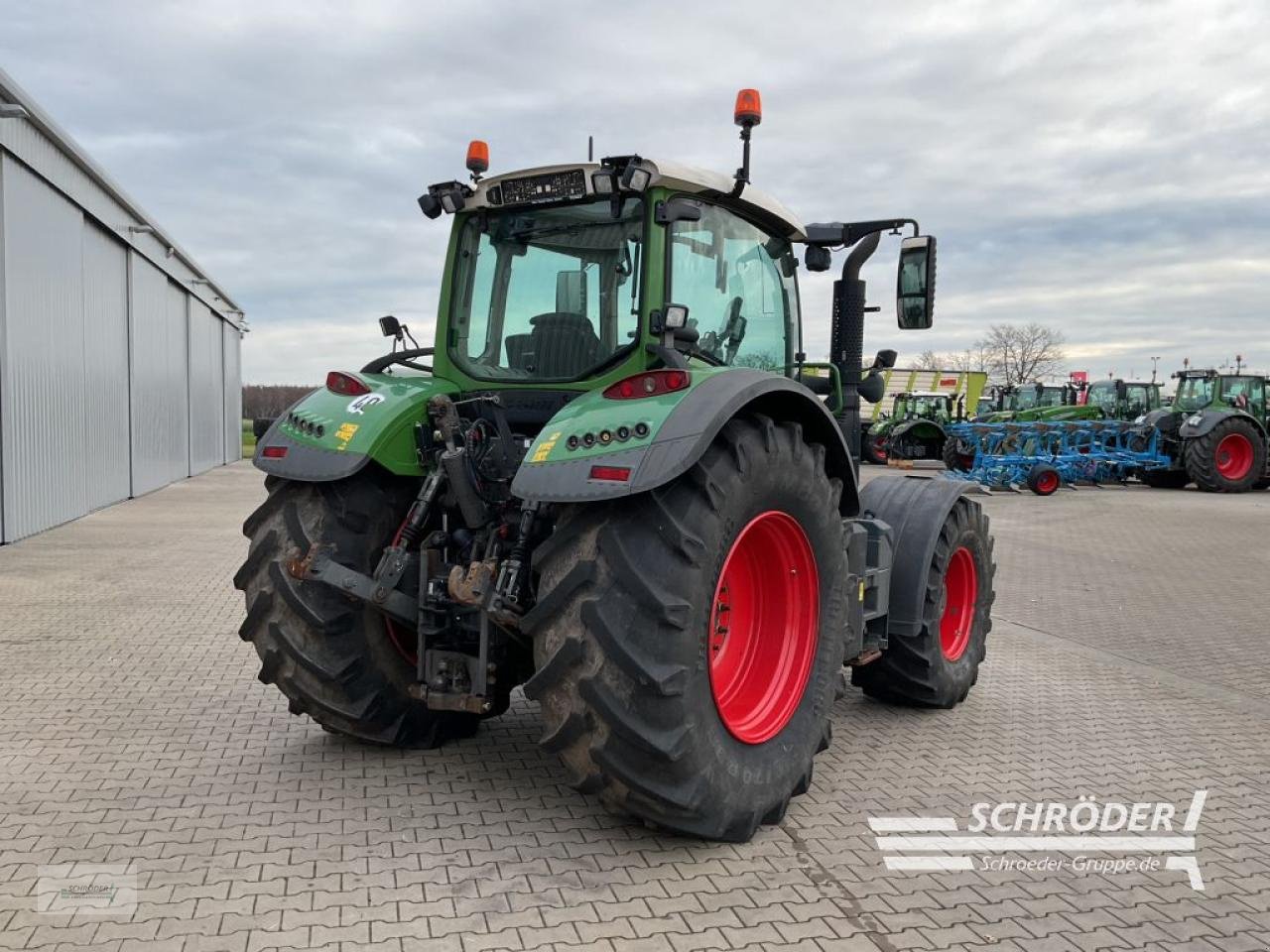 Traktor des Typs Fendt 724 VARIO S4 PROFI PLUS, Gebrauchtmaschine in Holdorf (Bild 2)
