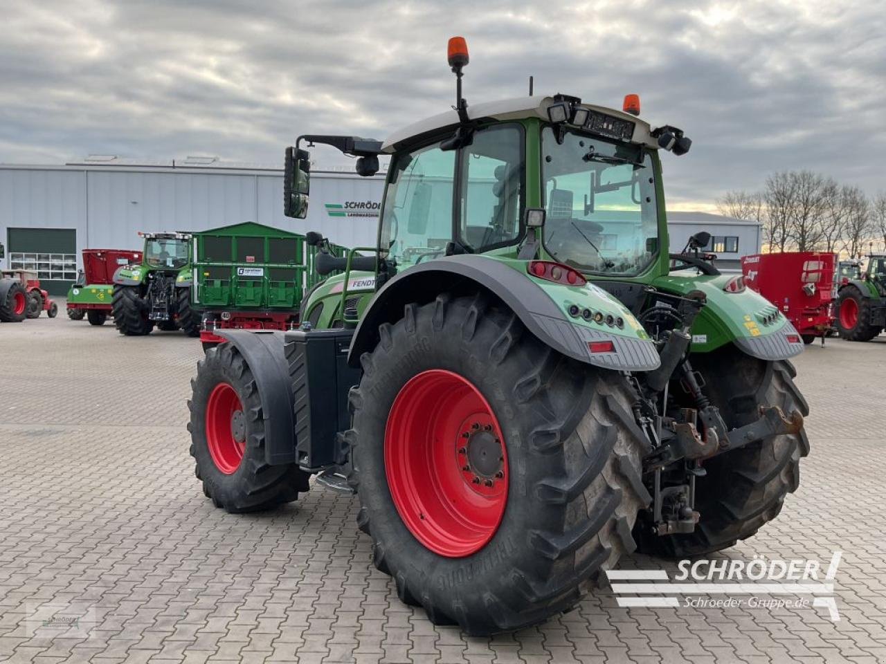 Traktor des Typs Fendt 724 VARIO S4 PROFI PLUS, Gebrauchtmaschine in Holdorf (Bild 3)