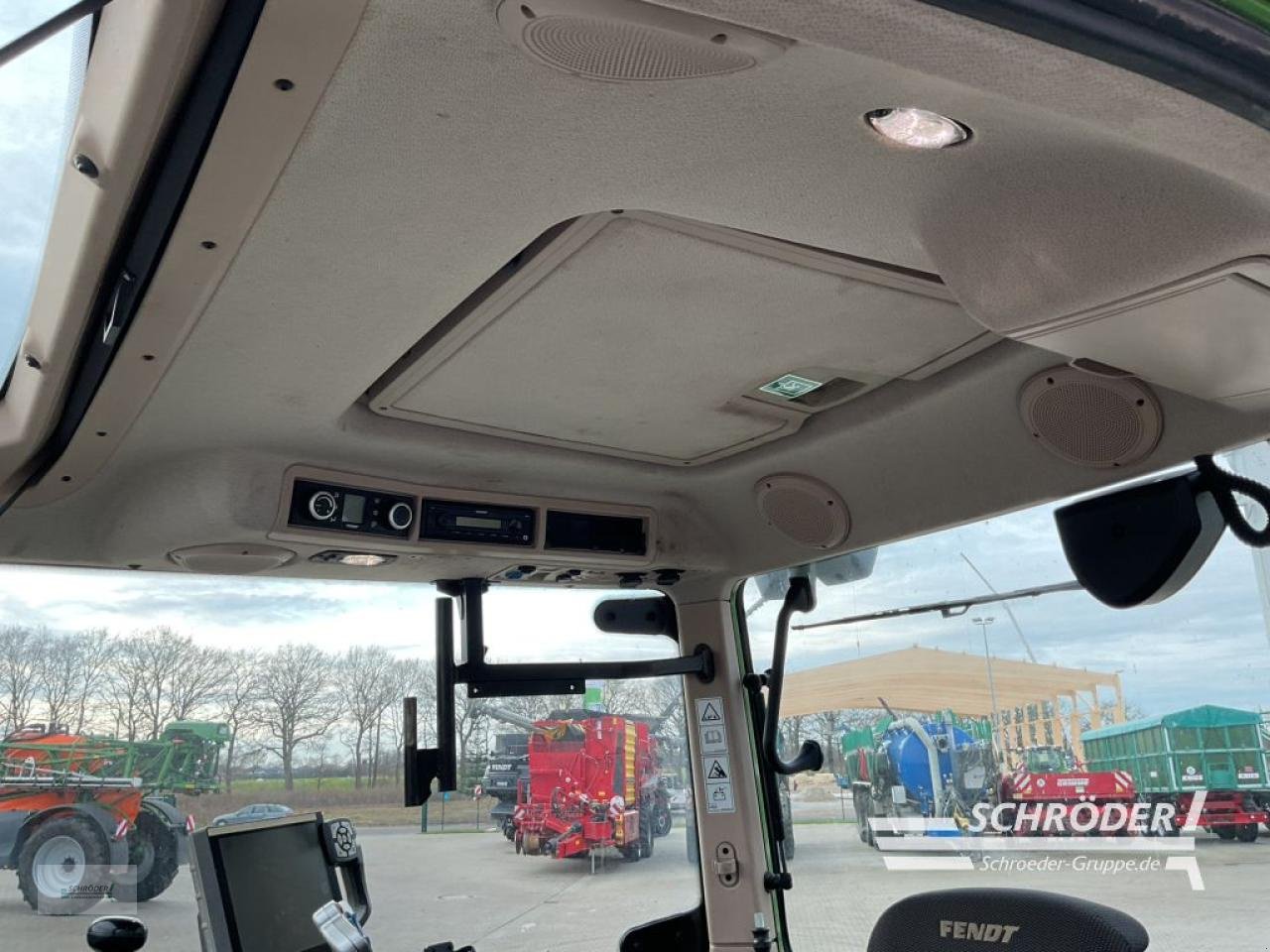 Traktor des Typs Fendt 724 VARIO S4 PROFI PLUS, Gebrauchtmaschine in Holdorf (Bild 14)