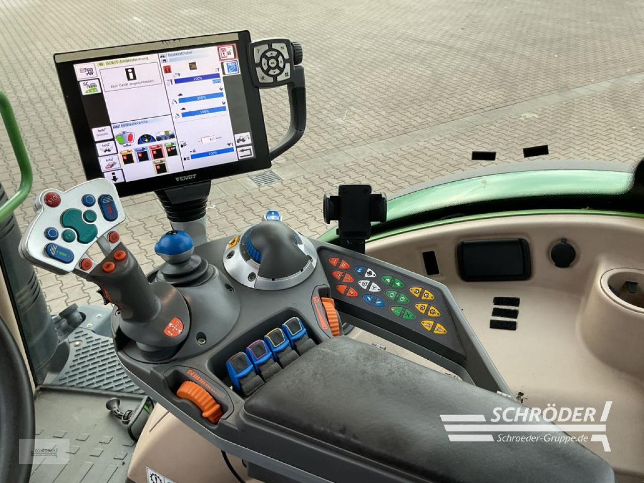 Traktor des Typs Fendt 724 VARIO S4 PROFI PLUS, Gebrauchtmaschine in Holdorf (Bild 16)