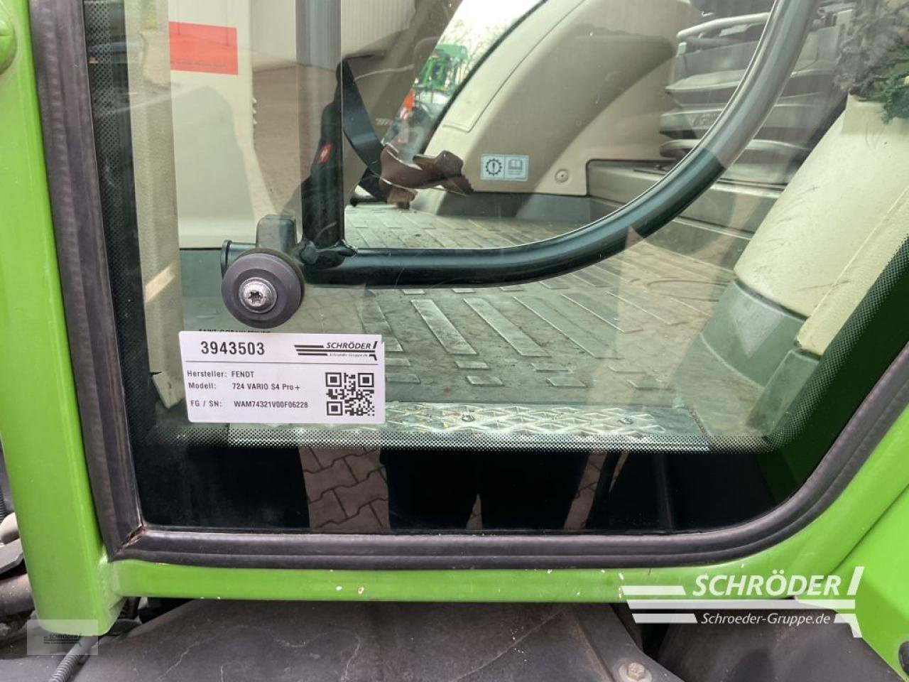 Traktor des Typs Fendt 724 VARIO S4 PROFI PLUS, Gebrauchtmaschine in Holdorf (Bild 19)